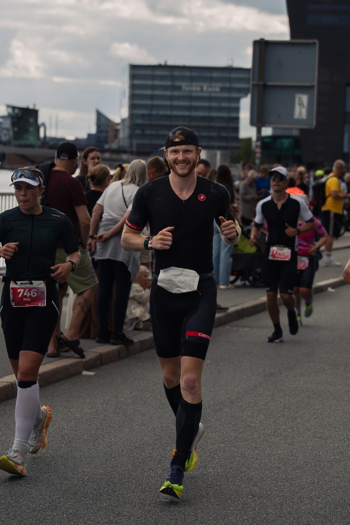 Loper vlak voor de finish